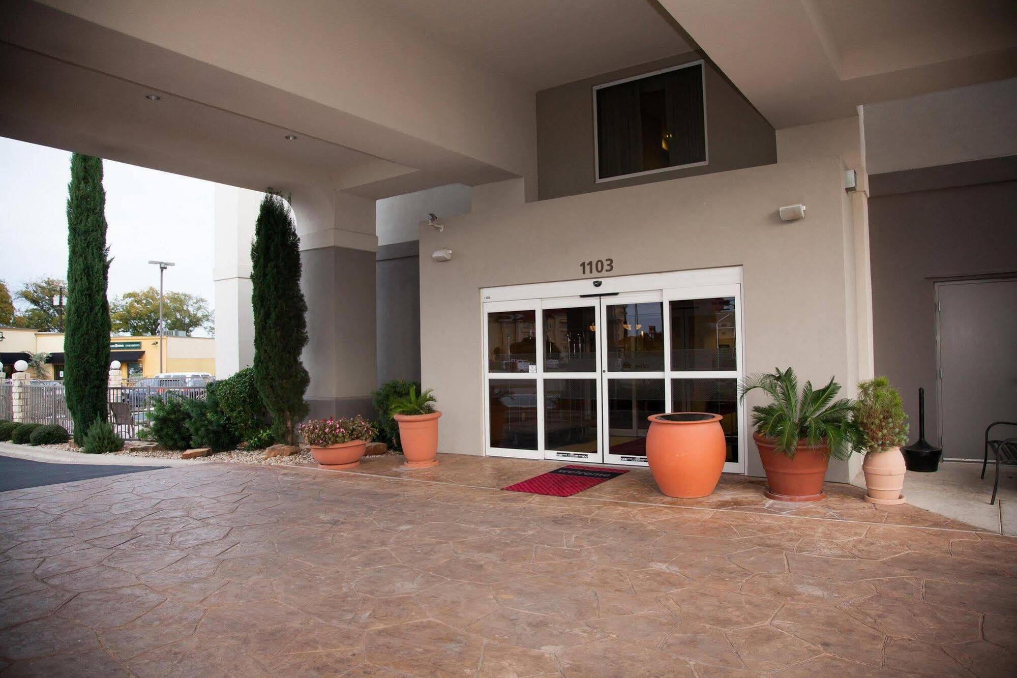 Hampton Inn Brownwood Exterior photo